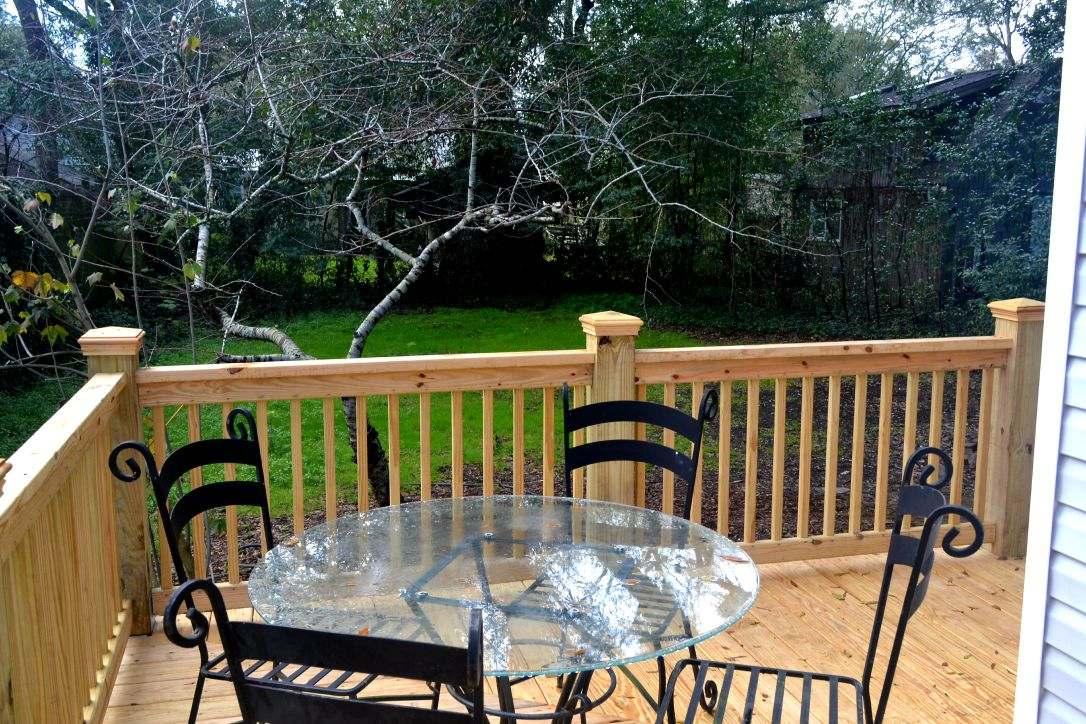 deck eating area